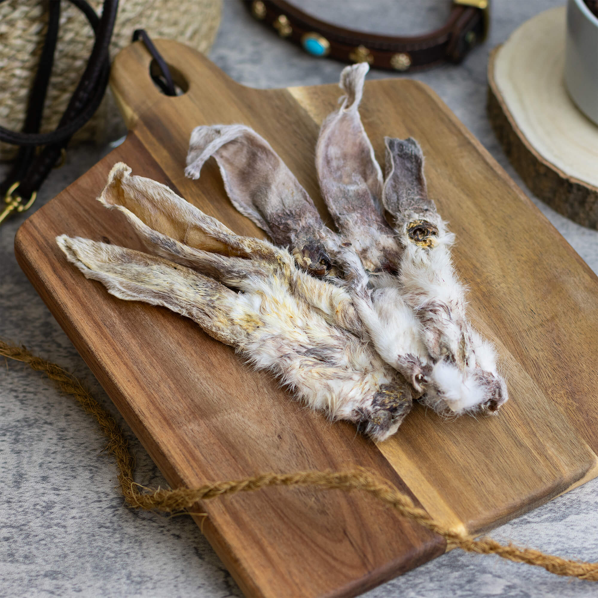 Kaninchenohren mit Fell getrocknet